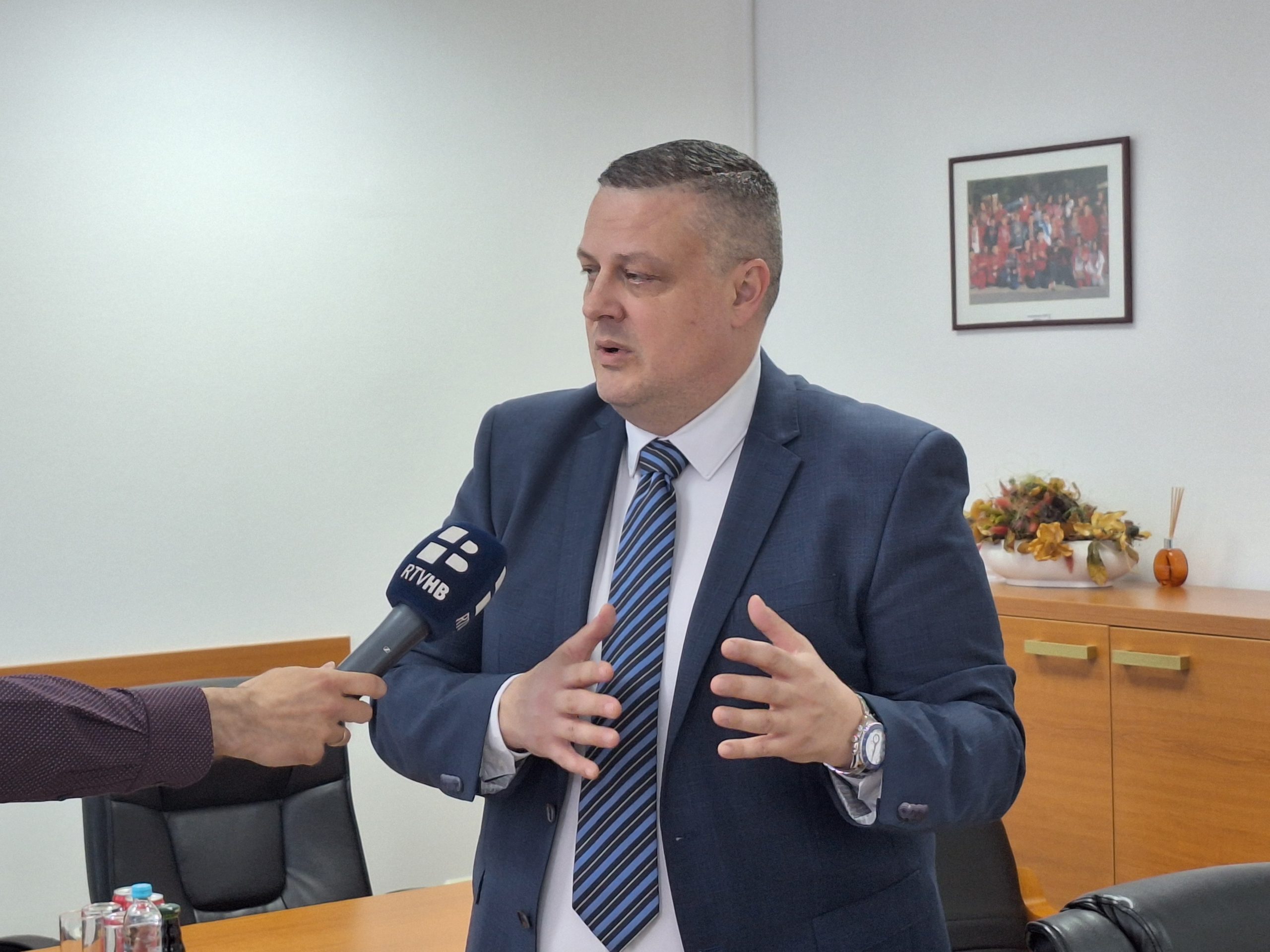 MINISTAR MIJATOVIĆ ZA DNEVNIK RTV HZHB: DUGO NISMO IMALI VLADU KOJA JE PARTNER LOKALNIM ZAJEDNICAMA